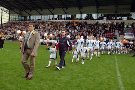 Chairman Des Byrne leads Haven out at the 2005 Grand Final